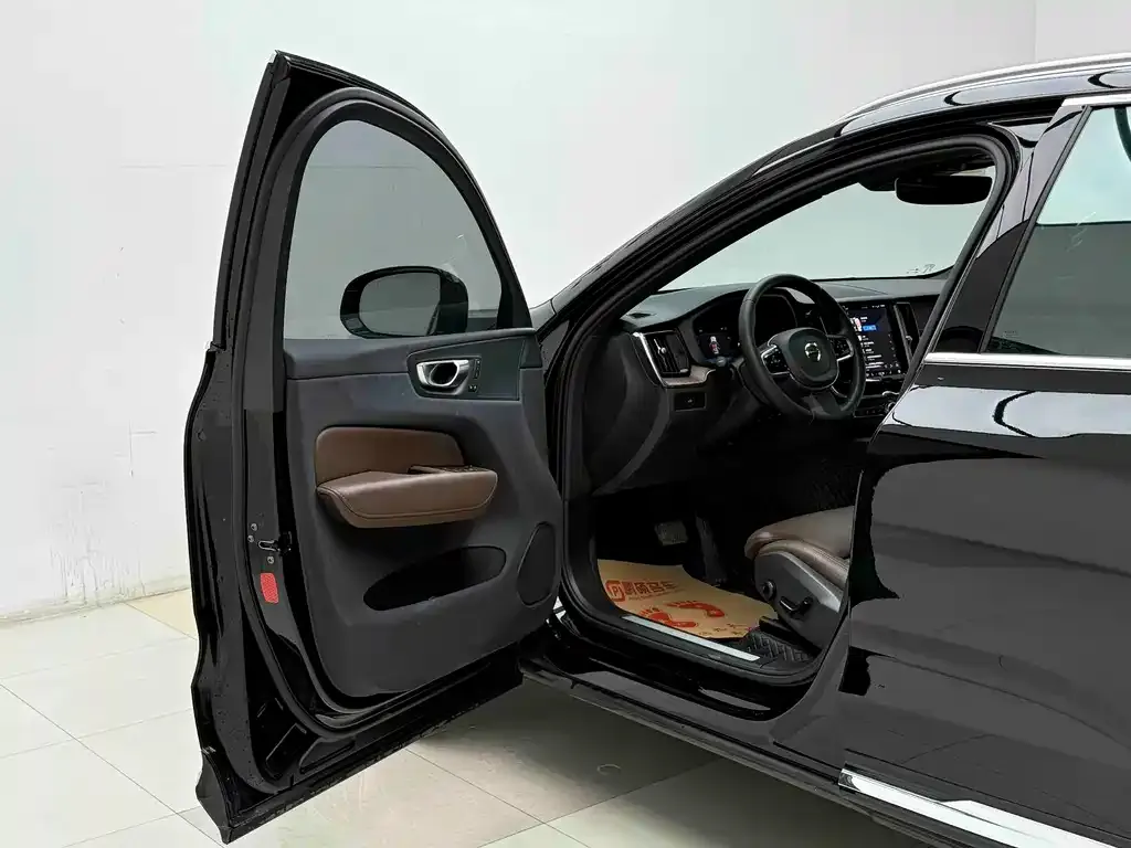 Volvo XC60 2024 из CN, фото 6