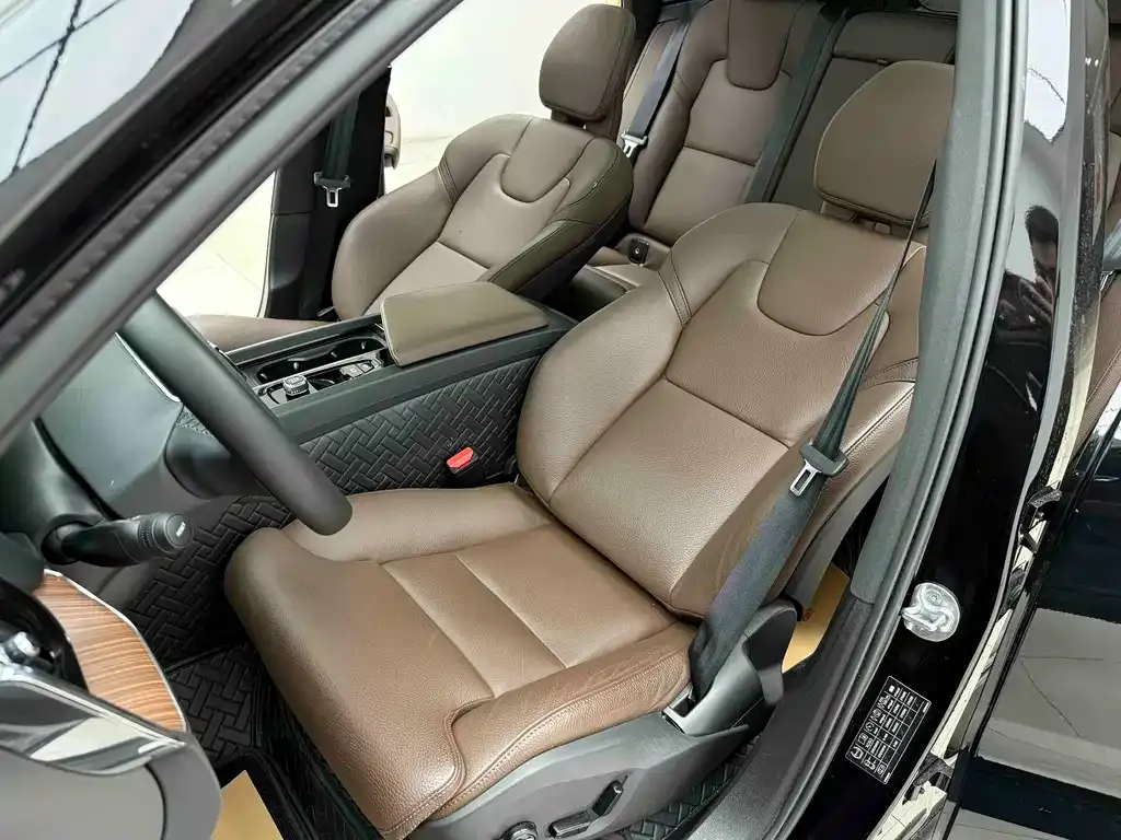 Volvo XC60 2024 из CN, фото 5