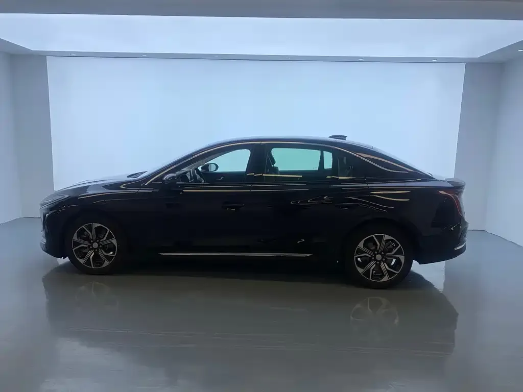 Hongqi E-QM5 2024 из CN, фото 5