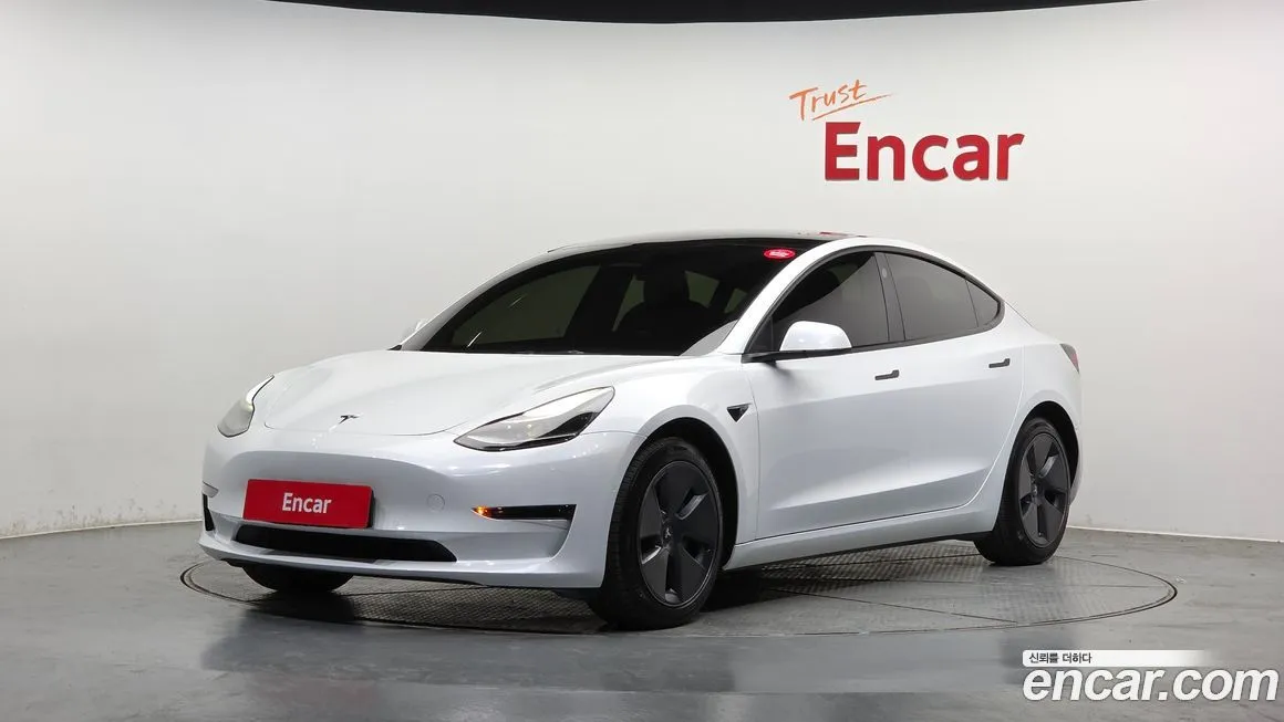 Tesla Model 3 — фото 1
