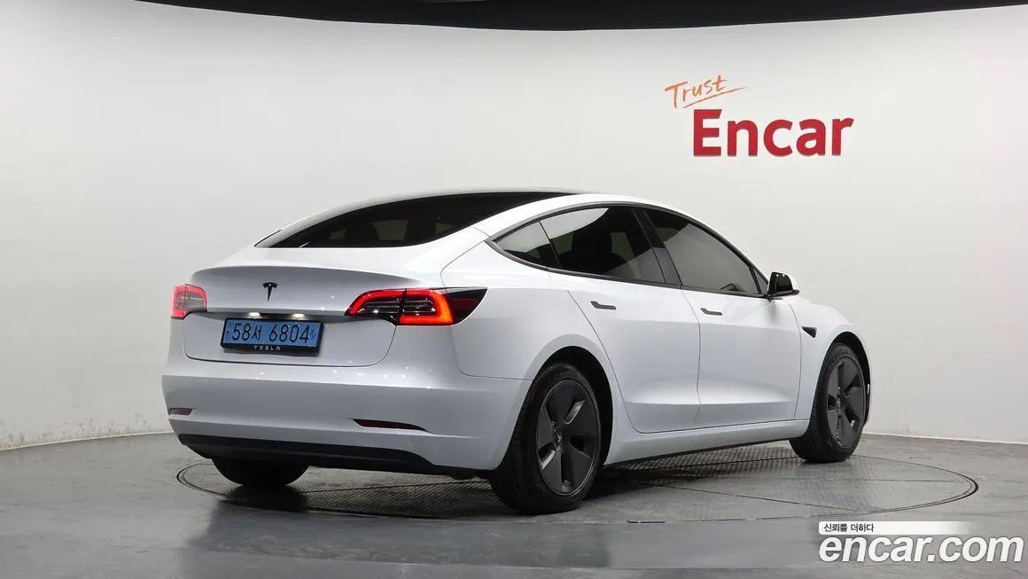 Tesla Model 3 — фото 10