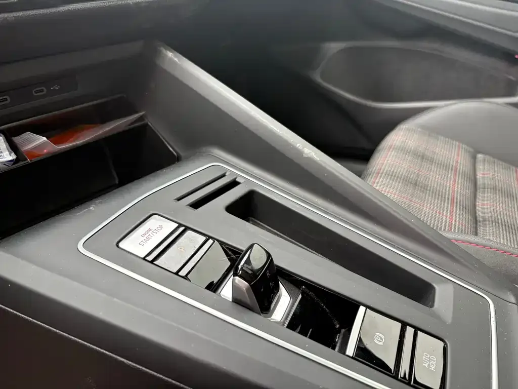 Volkswagen Golf GTI 2023 из CN, фото 2