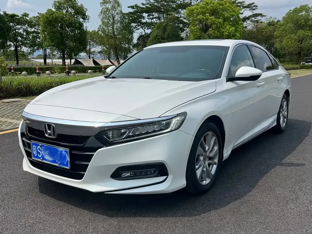 Honda Accord — фото 8
