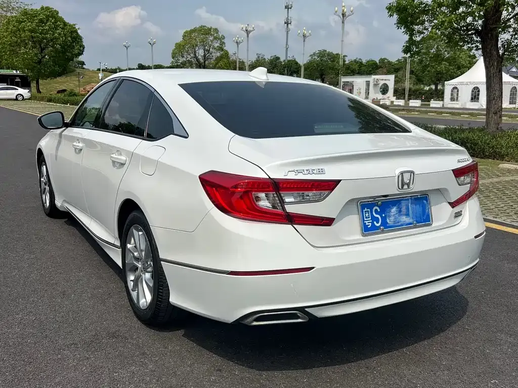 Honda Accord — фото 9