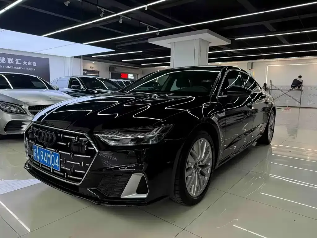 Audi A7L — фото 1