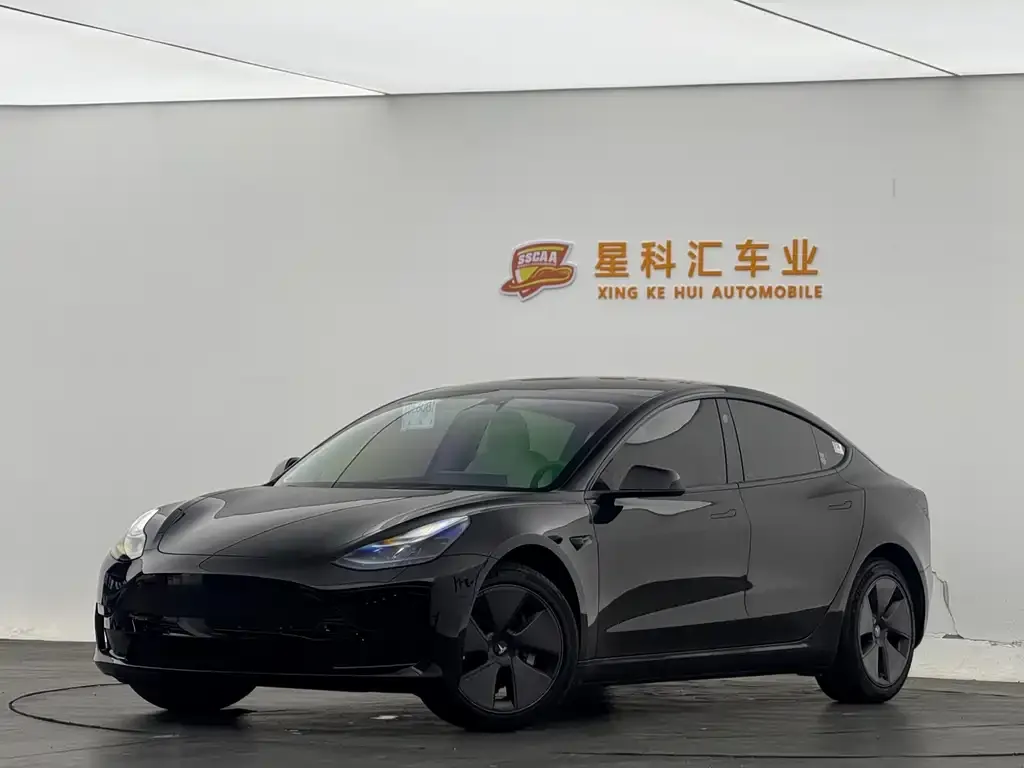 Tesla Model 3 — фото 1