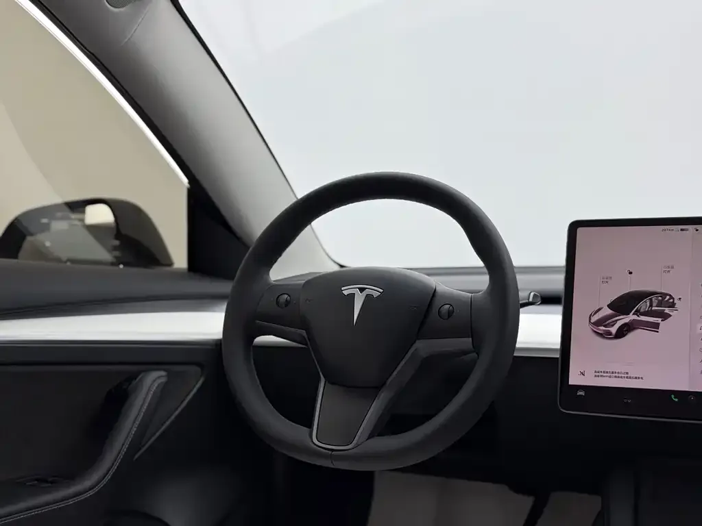 Tesla Model 3 — фото 7
