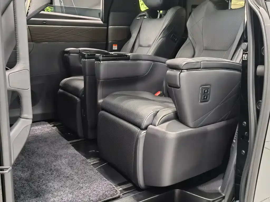 Toyota Vellfire 2024 из CN, фото 2