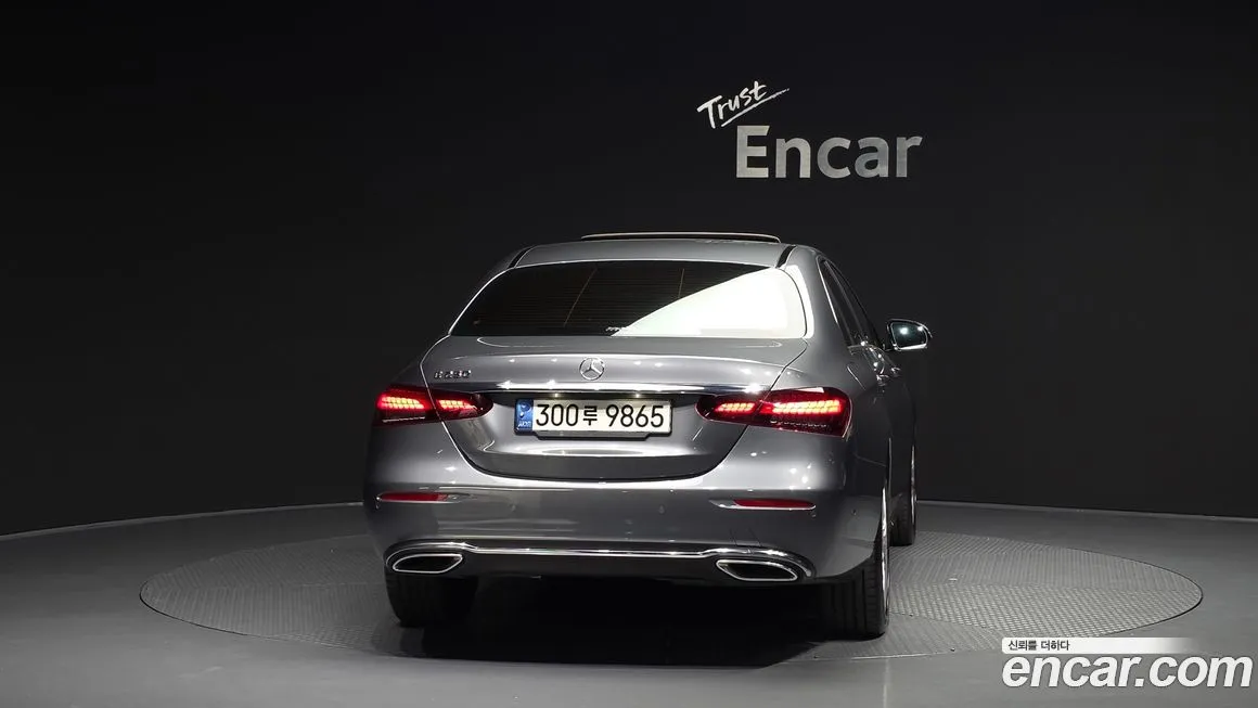 Mercedes-Benz E-Class — фото 4