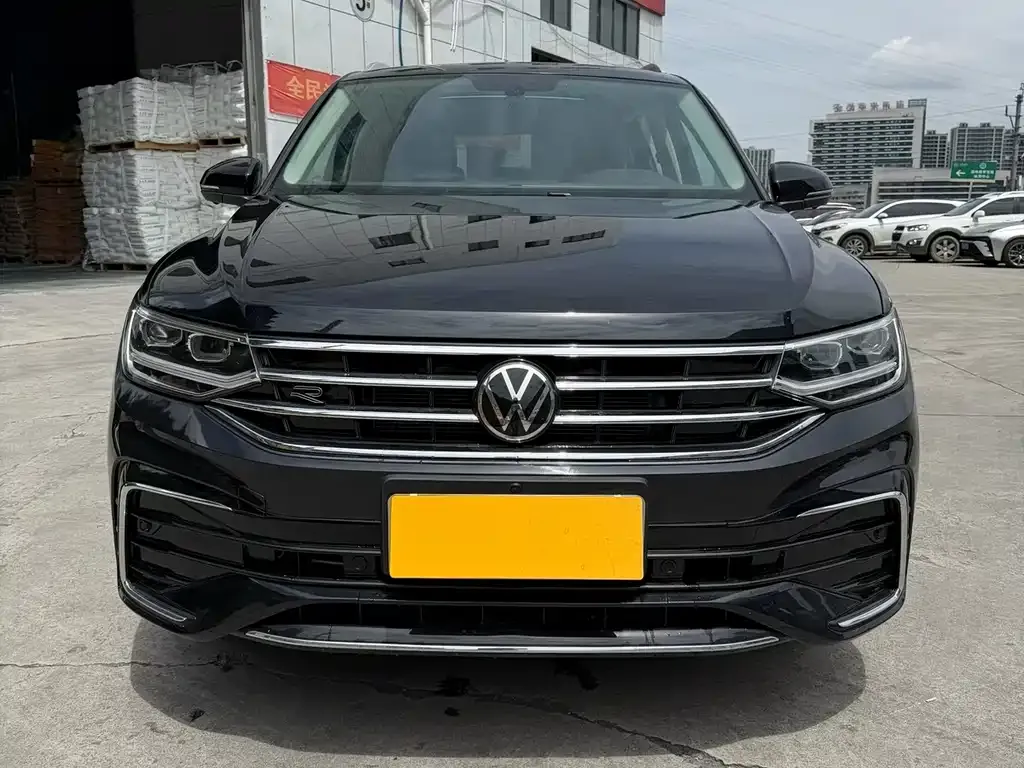 Volkswagen Tiguan L — фото 2