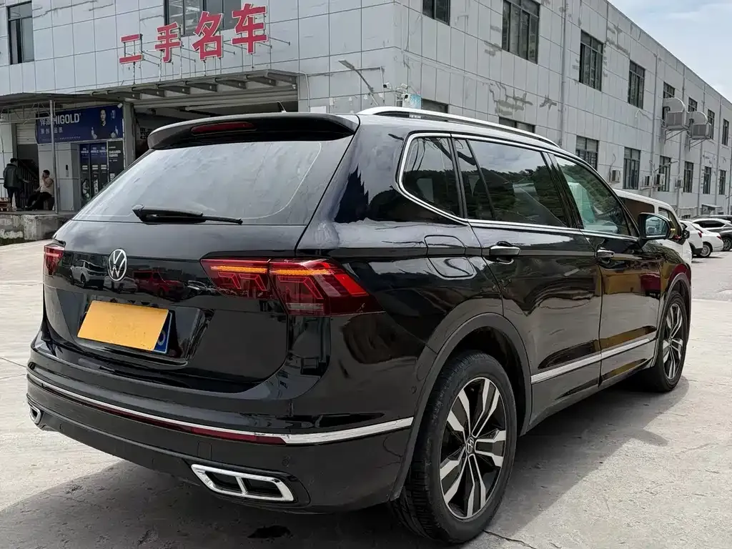 Volkswagen Tiguan L — фото 9