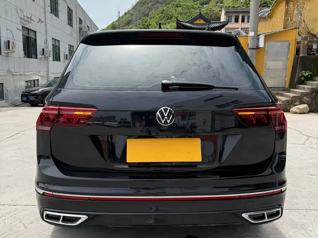 Volkswagen Tiguan L — фото 7