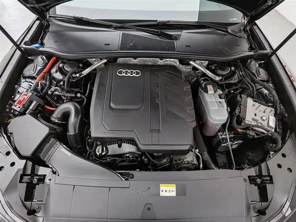 Audi A6L — фото 9