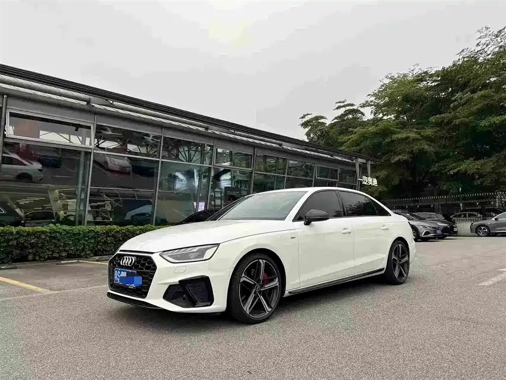 Audi A4L — фото 1