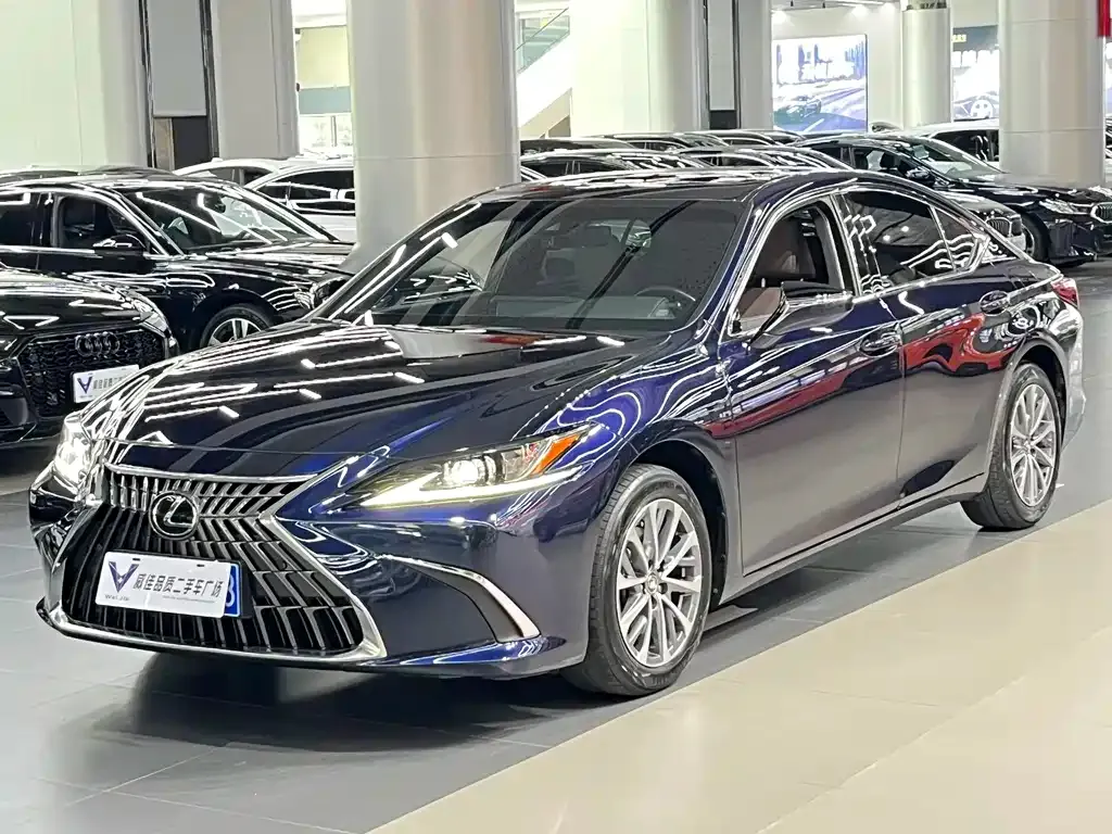 Lexus ES — фото 1