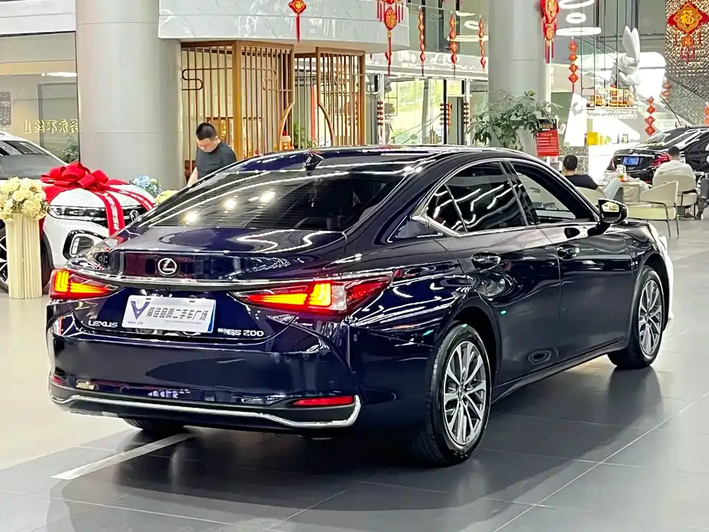 Lexus ES — фото 8