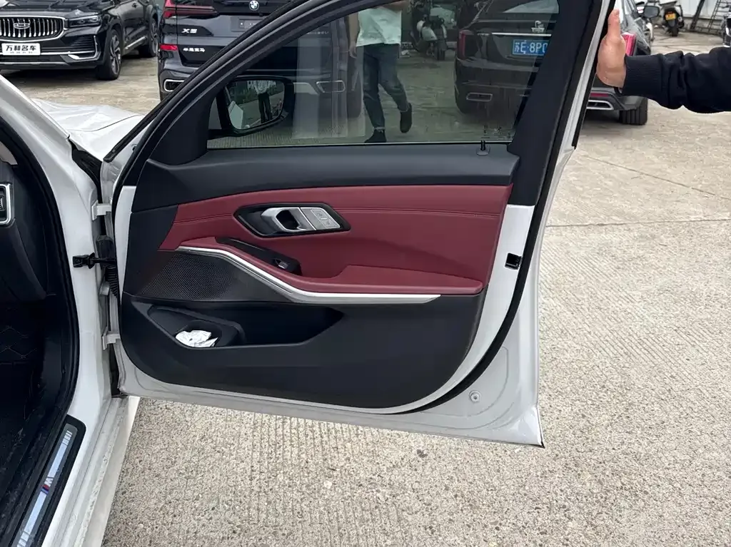 BMW 3 Series 2022 из CN, фото 7