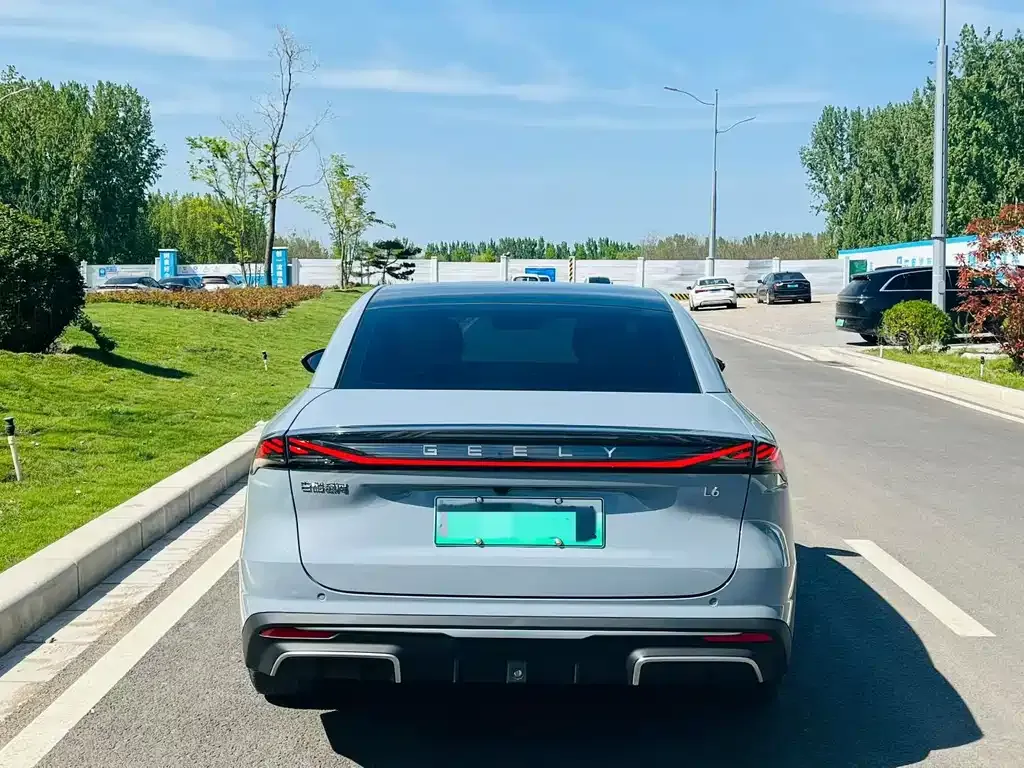 Geely Galaxy L6 — фото 3