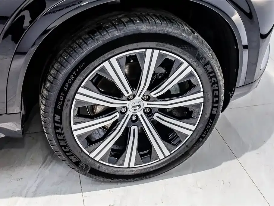 Volvo XC90 — фото 9