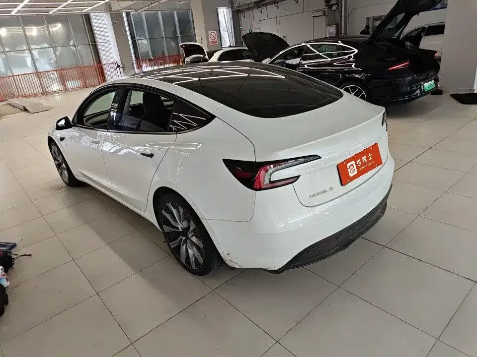 Tesla Model 3 — фото 10