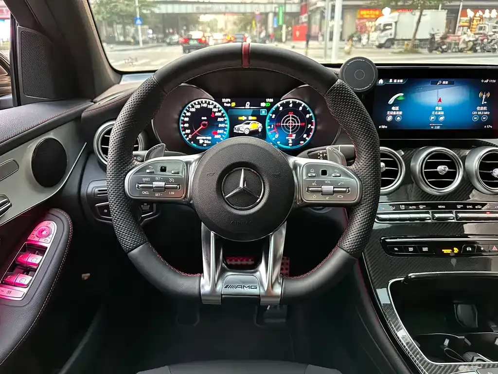 Mercedes-Benz GLC AMG — фото 10
