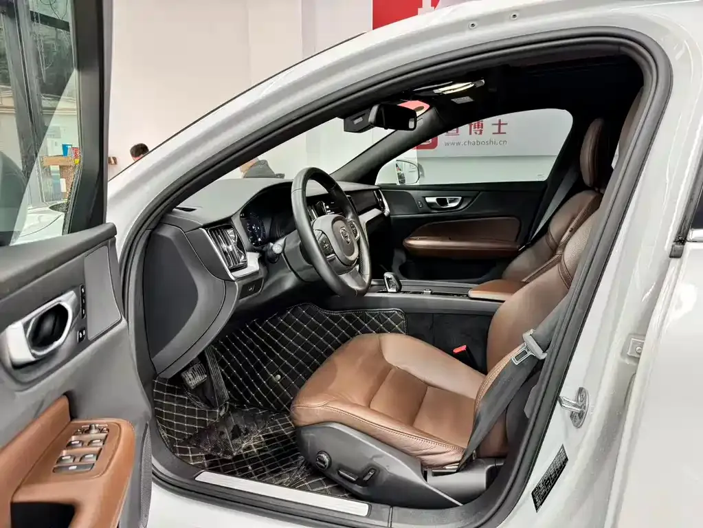Volvo S60 2023 из CN, фото 6