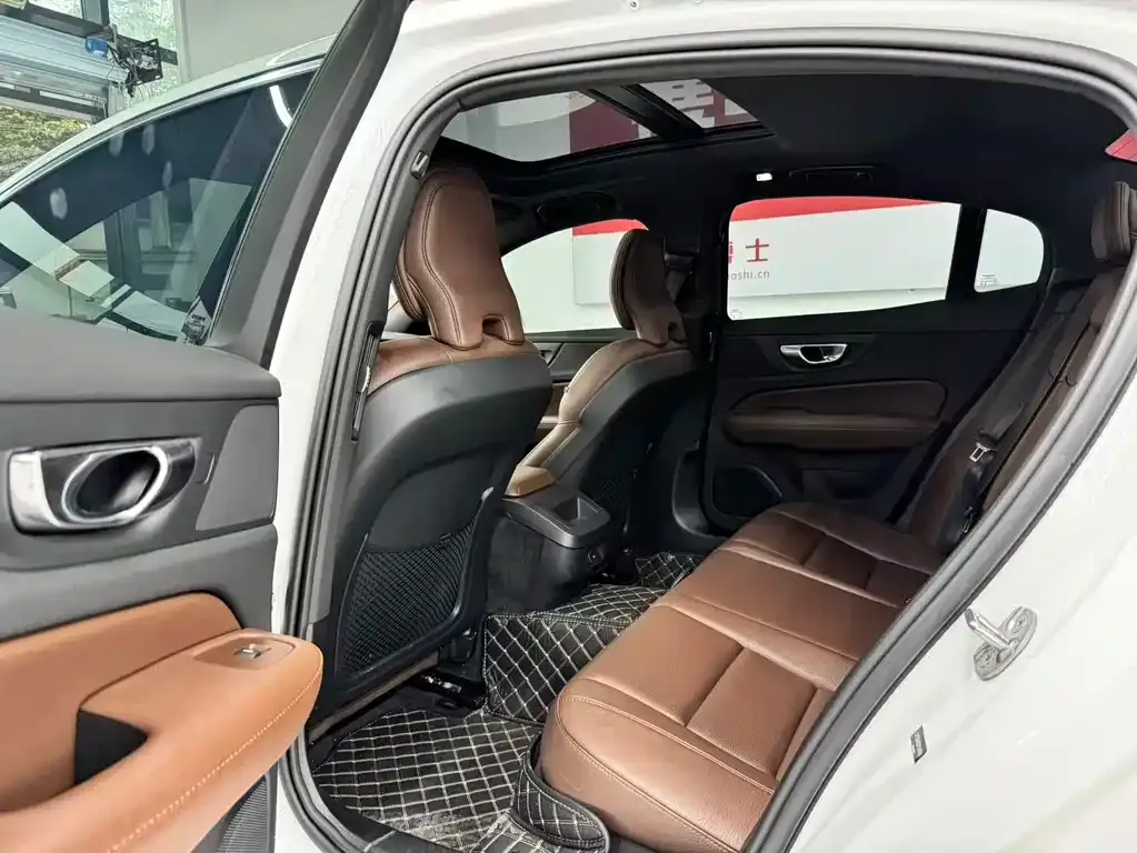 Volvo S60 2023 из CN, фото 10