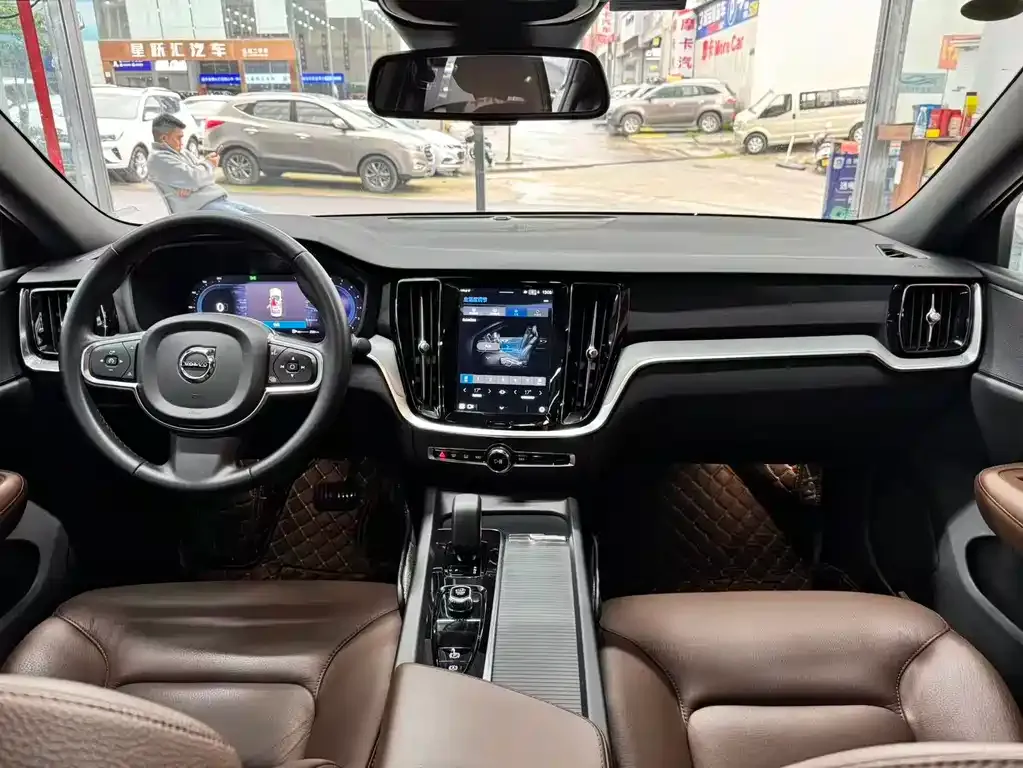 Volvo S60 2023 из CN, фото 5