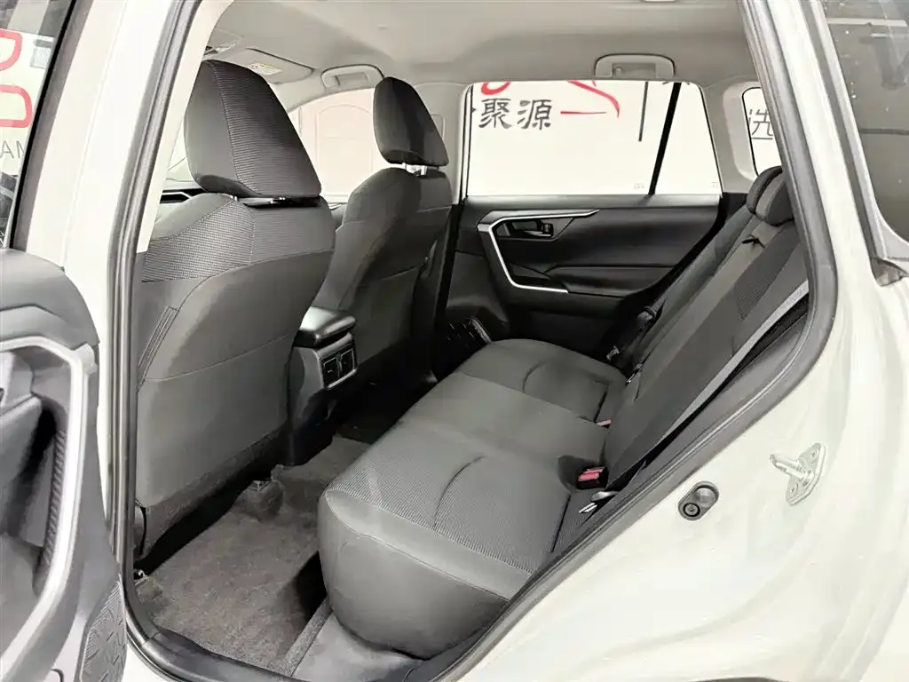 Toyota RAV4 2023 из CN, фото 8