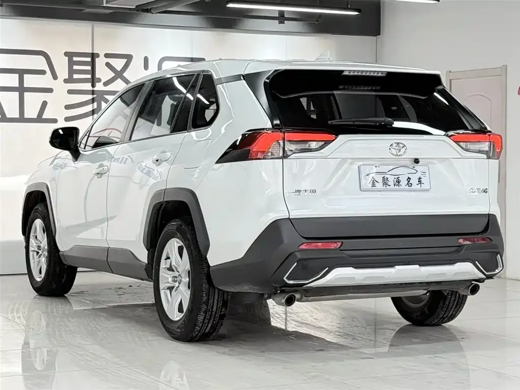 Toyota RAV4 2023 из CN, фото 3