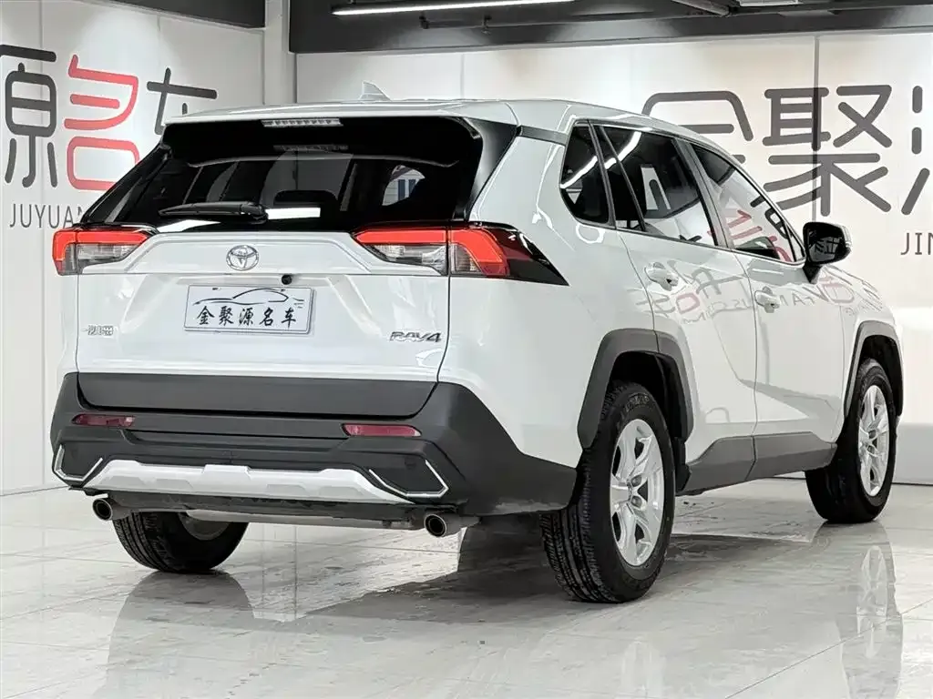 Toyota RAV4 2023 из CN, фото 9