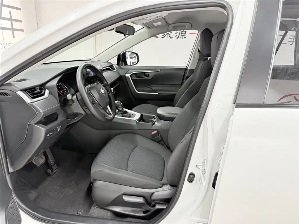 Toyota RAV4 2023 из CN, фото 7
