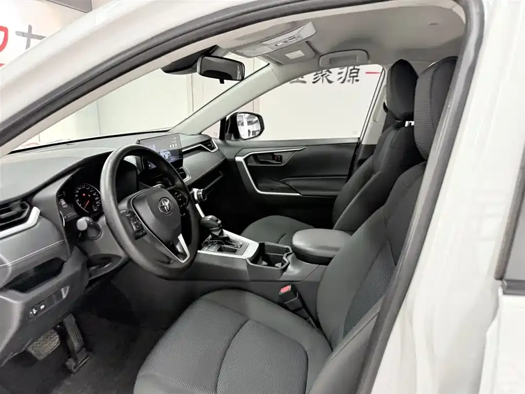 Toyota RAV4 2023 из CN, фото 10