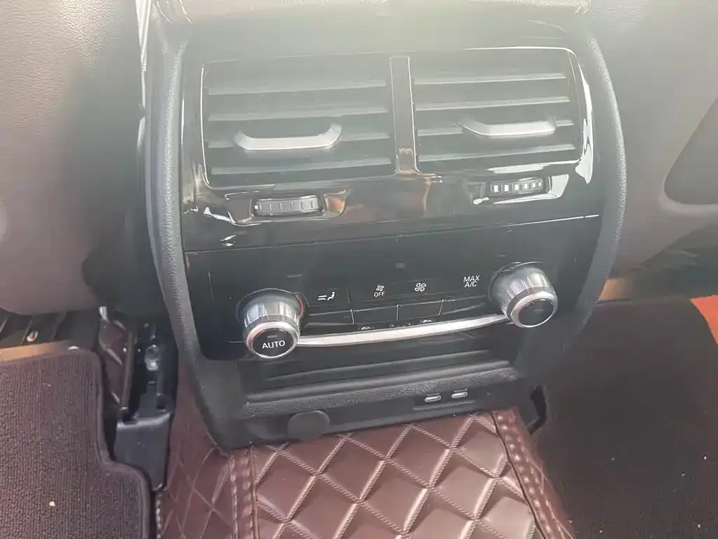 BMW 5 Series 2023 из CN, фото 2