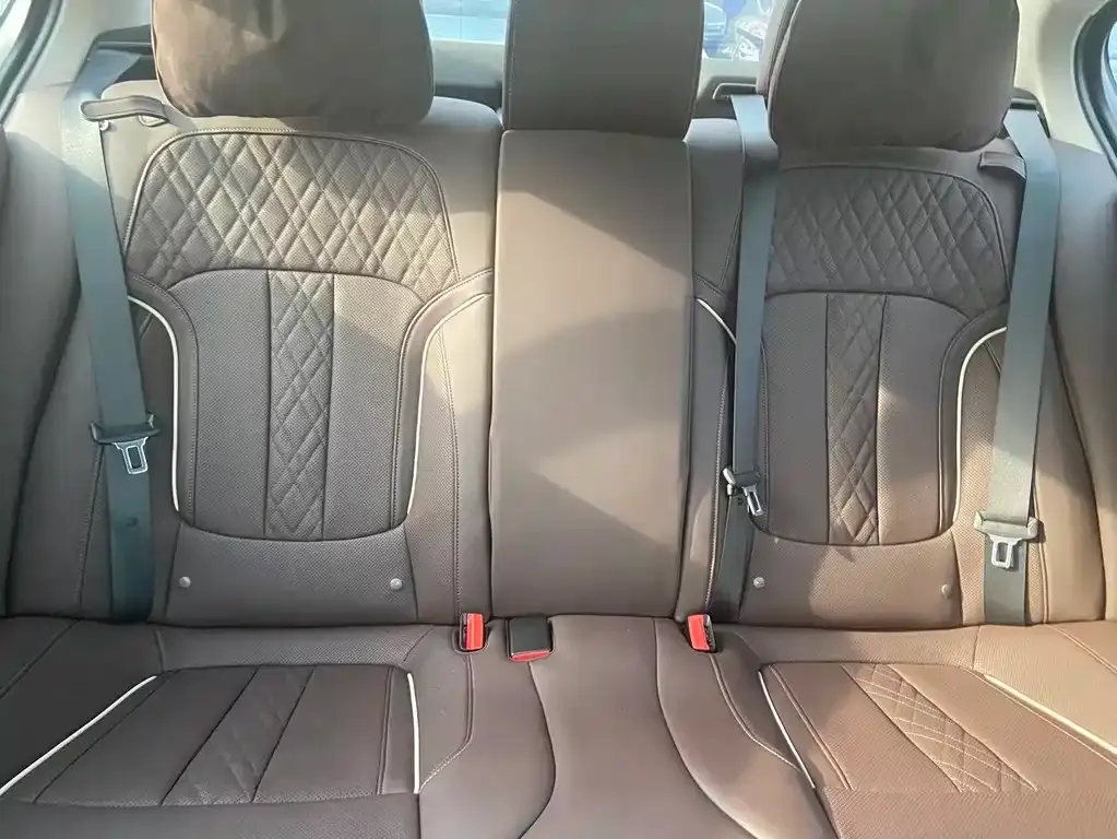 BMW 5 Series 2023 из CN, фото 6