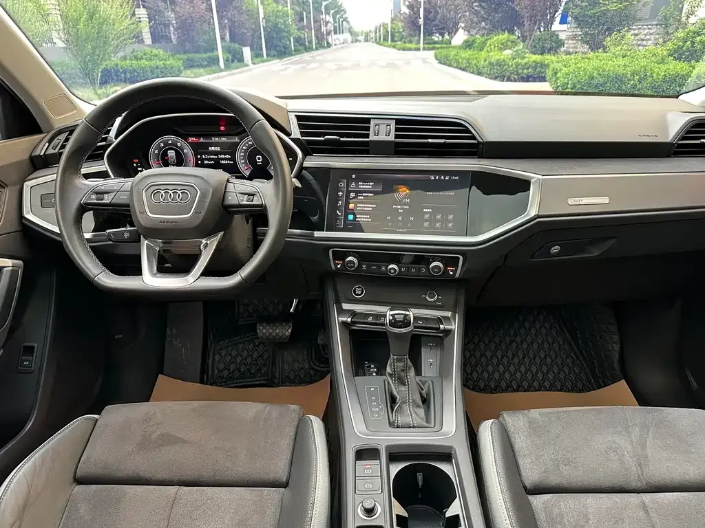 Audi Q3 2023 из CN, фото 3