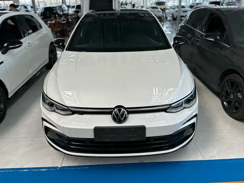 Volkswagen Golf 2024 из CN, фото 5