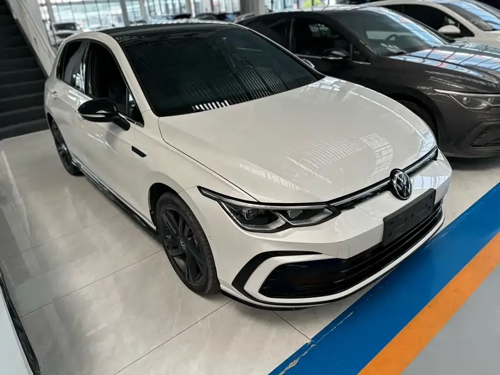 Volkswagen Golf 2024 из CN, фото 4