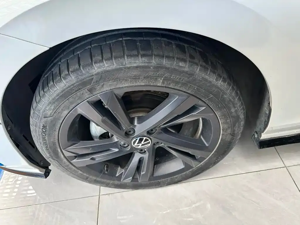 Volkswagen Golf 2024 из CN, фото 3