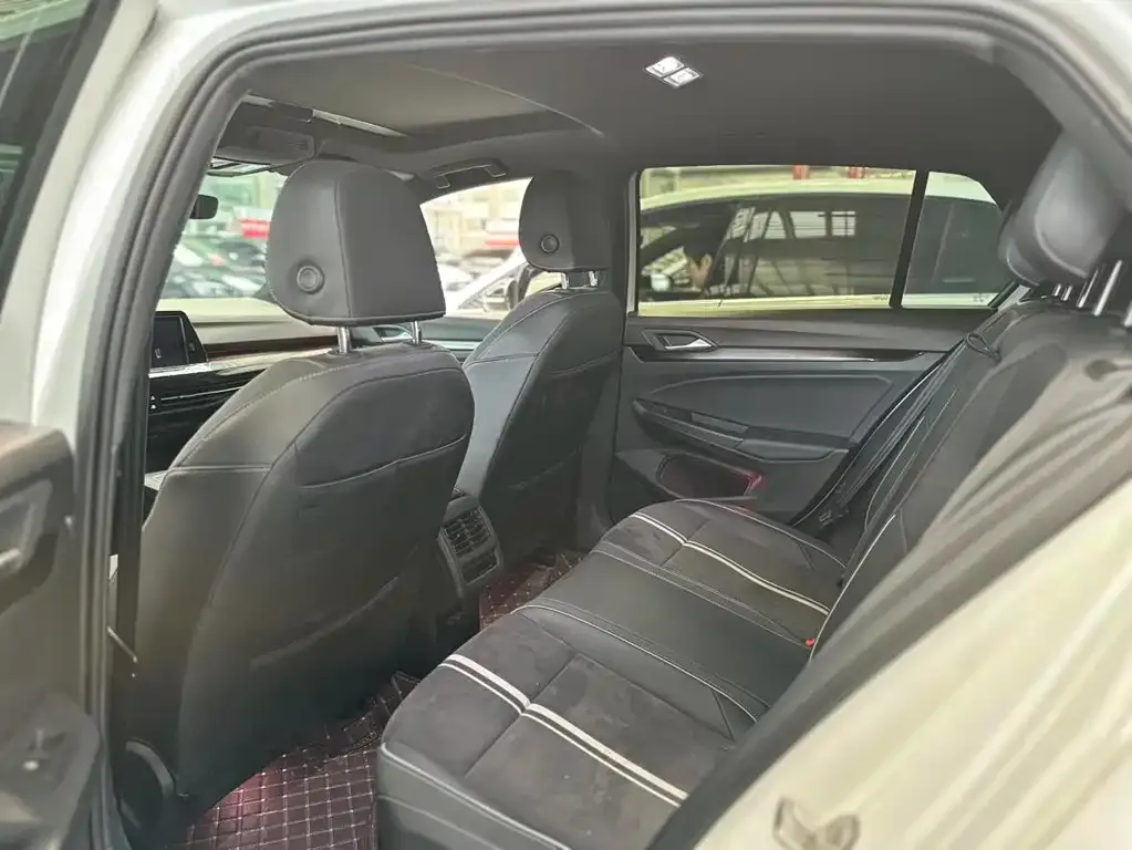 Volkswagen Golf 2024 из CN, фото 8