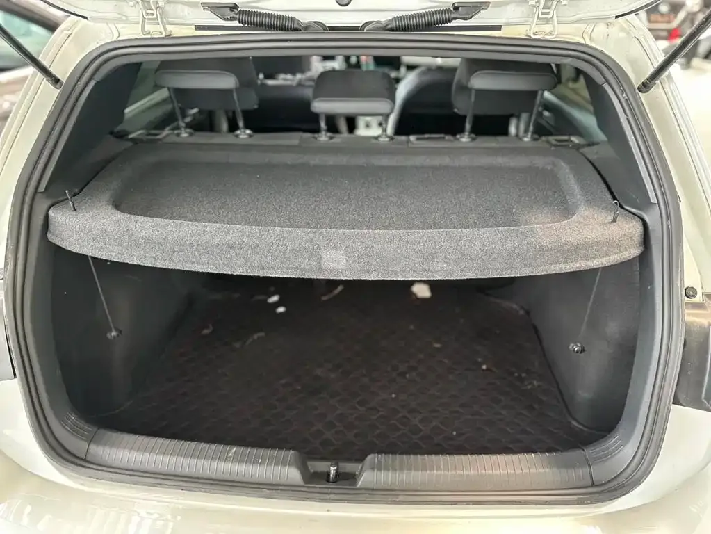 Volkswagen Golf 2024 из CN, фото 10