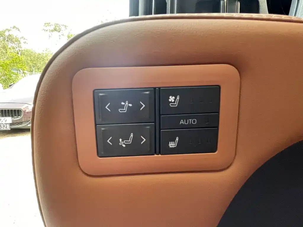 Toyota Vellfire — фото 2