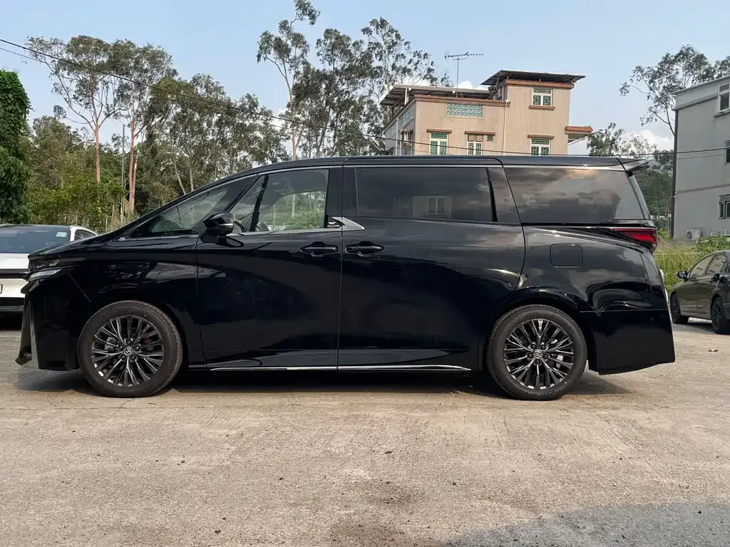 Toyota Vellfire — фото 8