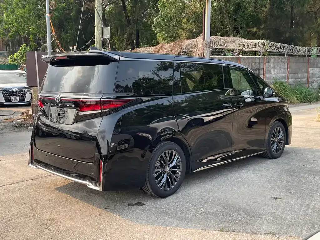 Toyota Vellfire — фото 10
