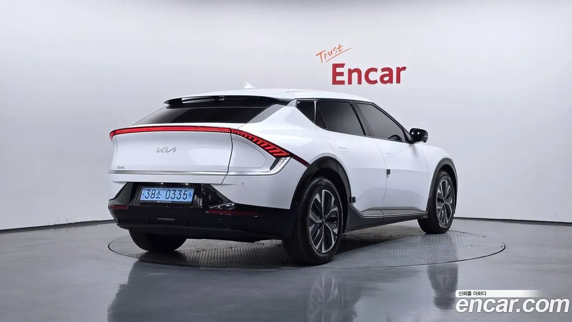 Kia EV6 2023 из KR, фото 2
