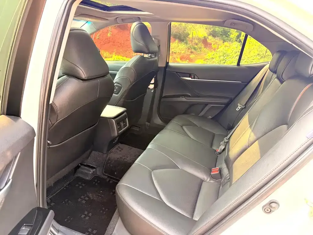 Toyota Camry 2023 из CN, фото 2