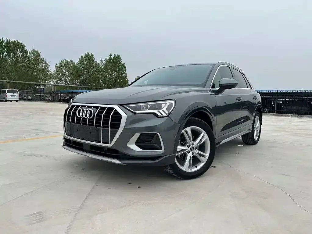 Audi Q3 — фото 1