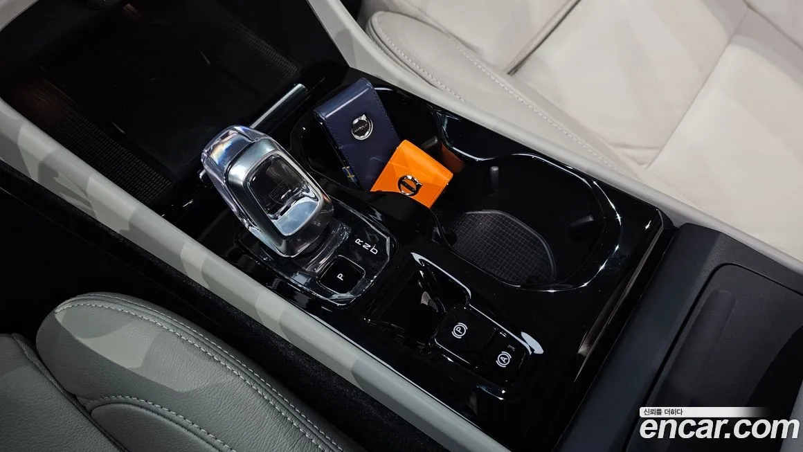 Volvo XC40 2023 из KR, фото 2