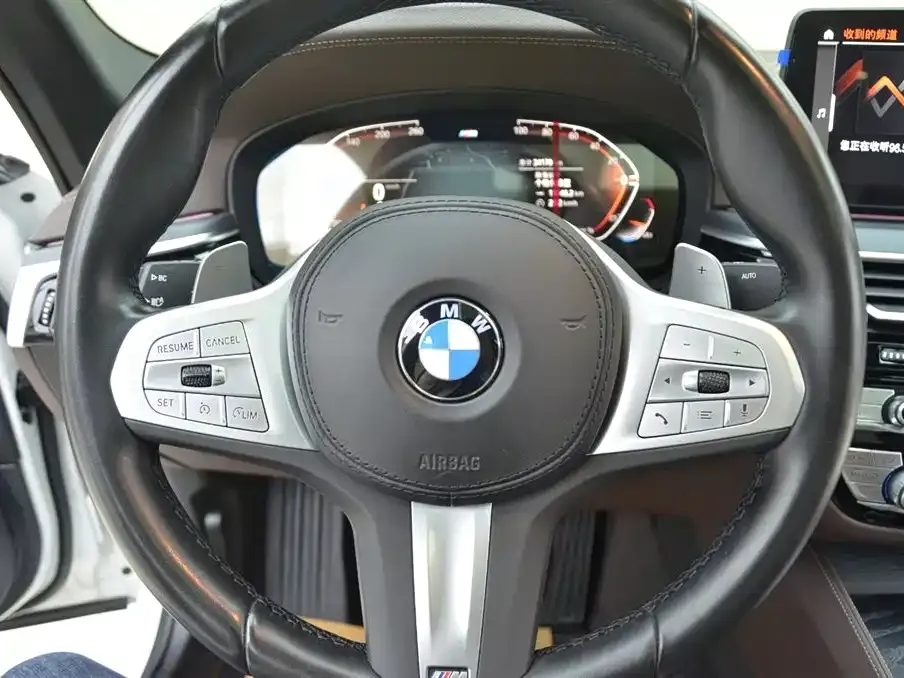 BMW 5 Series — фото 10
