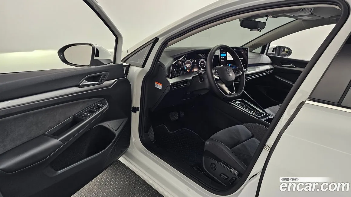 Volkswagen Golf 2025 из KR, фото 10